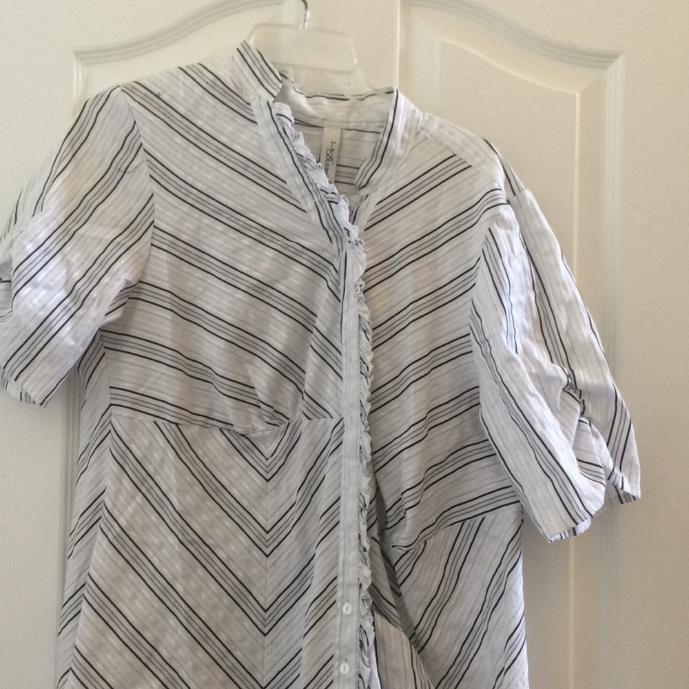 FINAL MARKDOWN Ladies l a blues ruffle front top 18/20w
